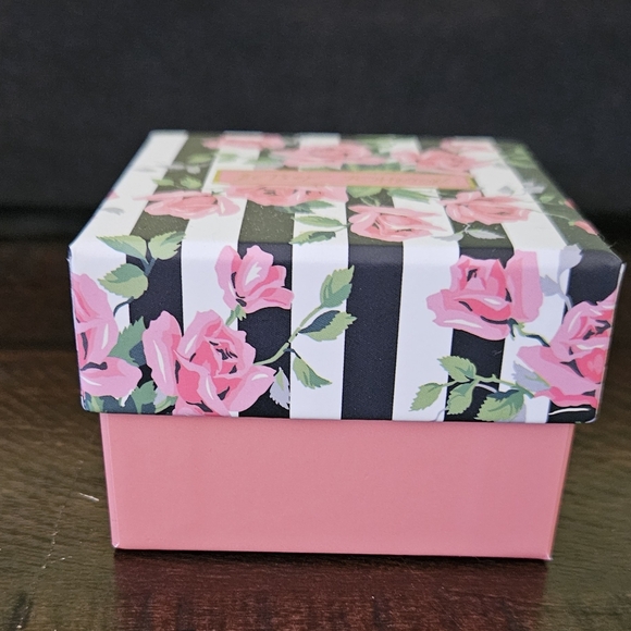 BETSEY JOHNSON New in Box Turtle post Stud Earrings Gold tone - Picture 6 of 8